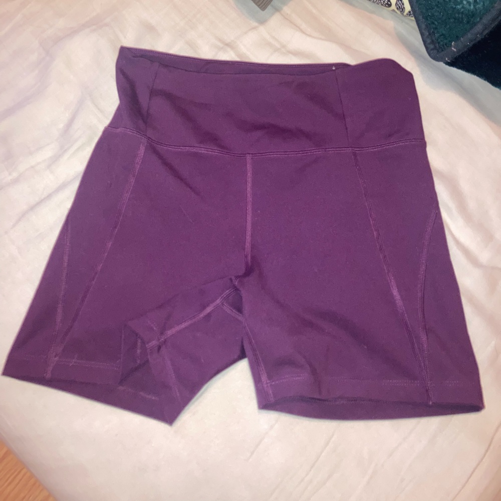 girlfriend collective plum run short - size medium